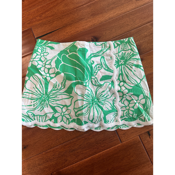 Lilly Pulitzer Dresses & Skirts - Lilly Pulitzer Green & White Skort
